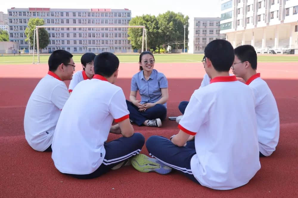 以愛為橋 傾心教育丨記我校青年骨干班主任--白曉娜