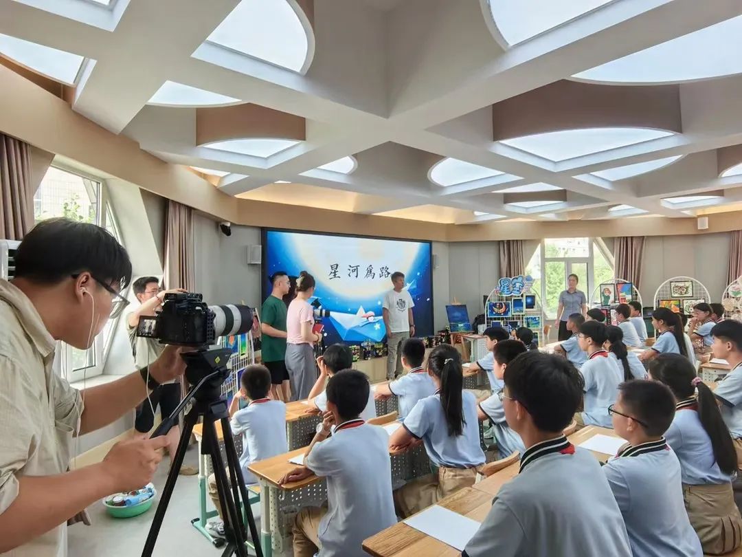 【立小?重磅】星河為路 此去乘風｜山東衛(wèi)視到我校拍攝“星空畢業(yè)禮”