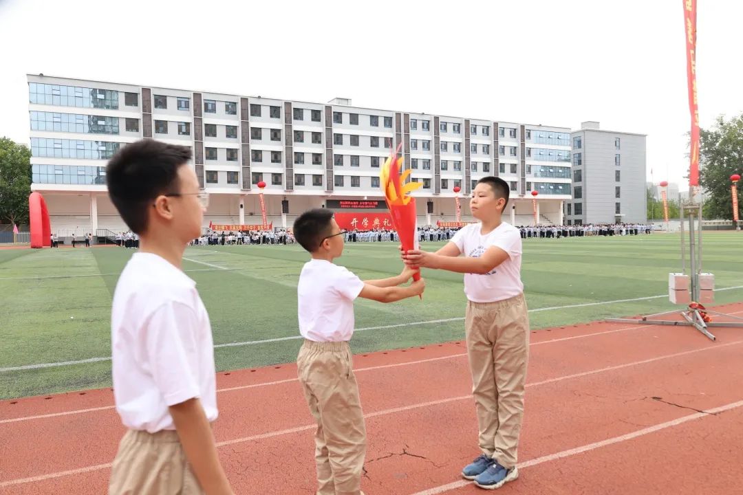 【立小 ? 開(kāi)學(xué)季】圍觀直播啦！今年的開(kāi)學(xué)典禮很燃很颯氣！