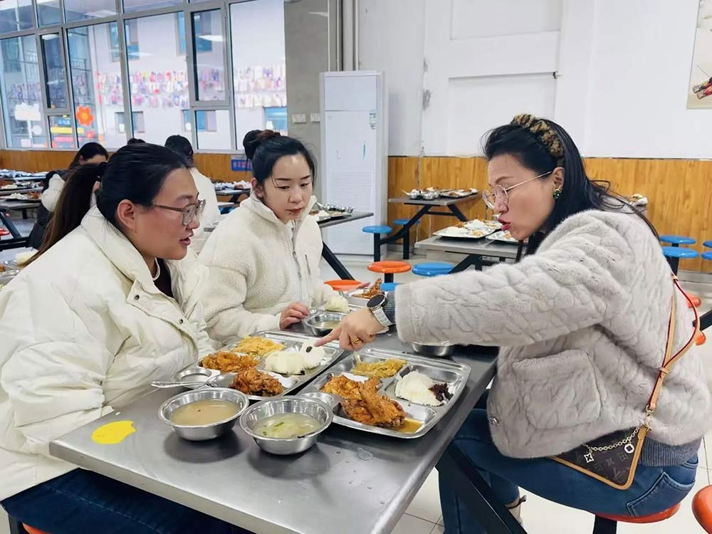 【立小 ? 家校共育】美好“食”光 與愛同在 | 第一學(xué)期家長(zhǎng)陪餐紀(jì)實(shí)