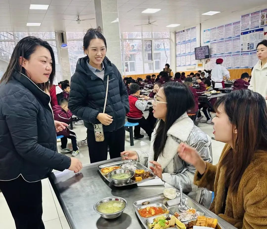 【立小 ? 家校共育】美好“食”光 與愛同在 | 第一學(xué)期家長(zhǎng)陪餐紀(jì)實(shí)