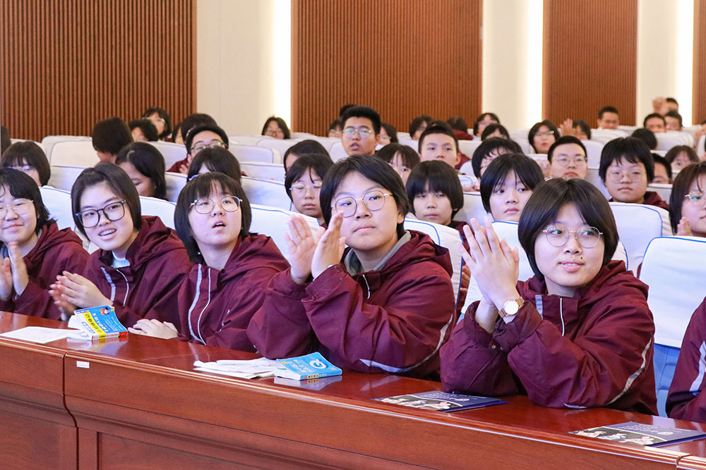 規(guī)劃多元途徑 引領(lǐng)國際視野丨北京外國語大學(xué)走進私立一中