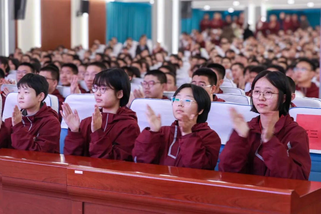 985、211名校面對(duì)面 丨北京交通大學(xué)授予我?！皟?yōu)質(zhì)生源基地”牌